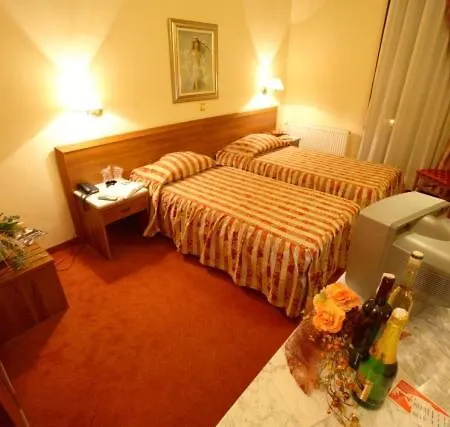 Dinara Hotel